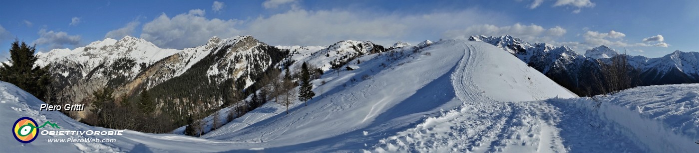 41 Proseguo oltre sul segnavia 119 sui dossi verso il Monte Torcola Vaga.jpg